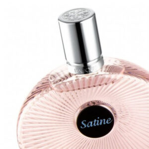 بطری شیک و کریستالی ادکلن زنانه لالیک ساتین (Lalique Satine) با حجم 100 میل و مایع طلایی رنگ