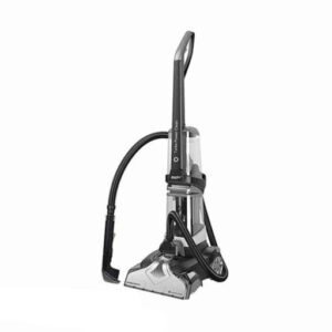 تصویر فرش شور مایر MR-13900 در حال شستشوی فرش با نازل مخصوص و بدنه مشکی