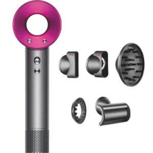 "تصویر سشوار سوپرسونیک دی اس پی مدل 30658 به رنگ خاکستری/مشکی با طراحی ارگونومیک، به همراه سریهای دیسپانسر و متمرکز کننده روی یک استند نگهدارنده."