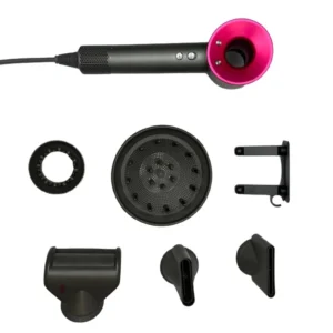 "تصویر سشوار سوپرسونیک دی اس پی مدل 30658 به رنگ خاکستری/مشکی با طراحی ارگونومیک، به همراه سریهای دیسپانسر و متمرکز کننده روی یک استند نگهدارنده."