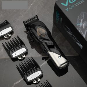 ماشین اصلاح VGR مدل V-002 رنگ مشکی، با تیغه سرامیکی و نمایشگر LED، مناسب حجم زنی و فید حرفه‌ای.