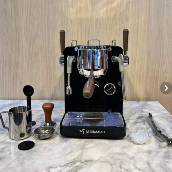 اسپرسوساز مباشی مدل ME-ECM2067 - دستگاه استیل سفید یا مشکی با نازل دوگانه و فشار سنج