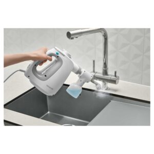 تصویر بخارشوی سنکور SSC 3510 در حال تمیز کردن سینک ظرف شویی